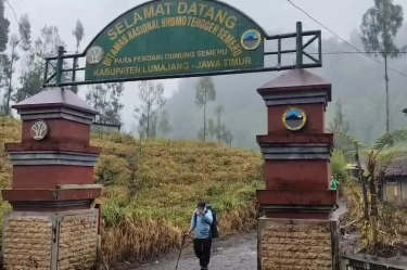 Jalur Pendakian Gunung Semeru Ditutup Sampai Waktu Belum Ditentukan, Status Naik ke Level Awas