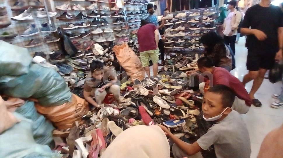 Ekonom : Sikat Gudang Penyelundup Thrifting tapi Beri Napas Pedagang Eceran!