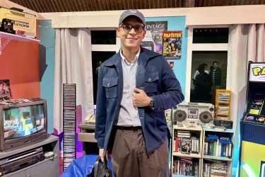 Intip Gaya Vintage Adikara Fardy Saat Hadiri Casio Vintage di Bangkok