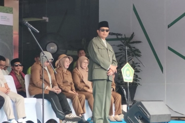 Menag Cosplay Mirip Bung Karno saat Gowes Hari Guru, Tak Lupa Pekikan 