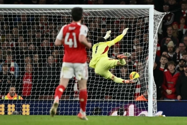 Arsenal Dibobol dari Tengah Lapangan, David Raya Disebut Sedang 