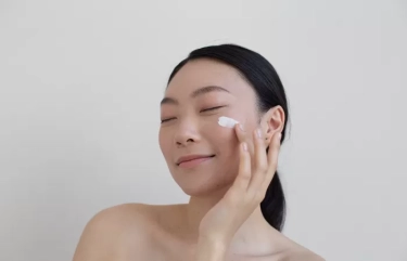 Kulit Cepat Merah atau Gatal? Ini Dia 5 Cara Merawat Kulit Sensitif Secara Tepat