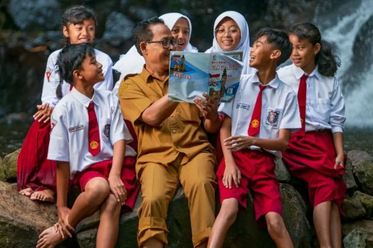 Melacak Sebab Turunnya Minat Anak Muda untuk Jadi Guru