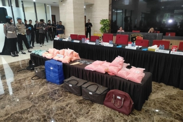 Penampakan Ratusan Ribu Ekstasi Kasus Kecelakaan di Tol Lampung