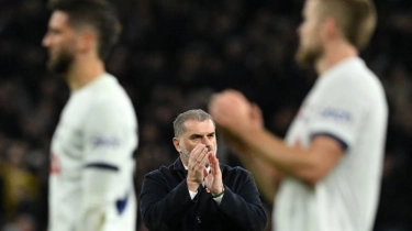 Ange Postecoglou Gantikan Arne Slot, Giovanni van Bronckhorst Latih Jay Idzes Cs?