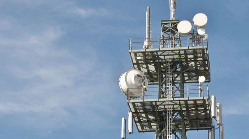 Dua Emiten Pemenang Lelang Frekuensi 1,4 GHz Komdigi: Penawaran Capai Rp 400 Miliar