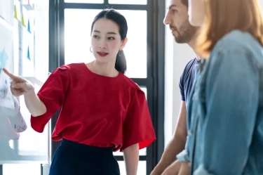 7 Alasan yang Membuat Pemimpin Introvert Lebih Bijaksana dari Lainnya, Para Pekerja Perlu Tahu Ini!