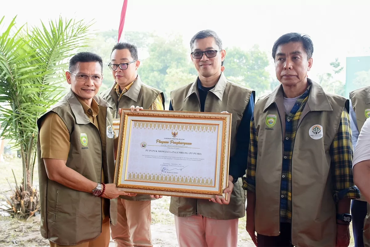 Pusri Terima Penghargaan Pada Peringatan Hari Menanam Pohon Indonesia 2025