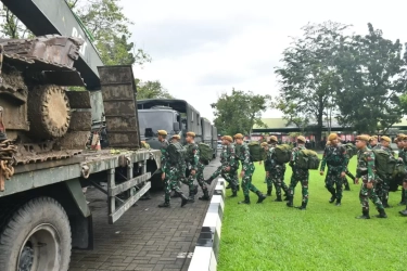 Sudah Kirim Pasukan Penanggulangan Bencana di Jawa dan Sumatera, TNI AD Bantu Buka Akses Jalan yang Sempat Putus