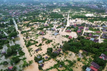 Kemensos Salurkan Bantuan Rp 2,6 M ke Korban Banjir dan Longsor di Sumatera