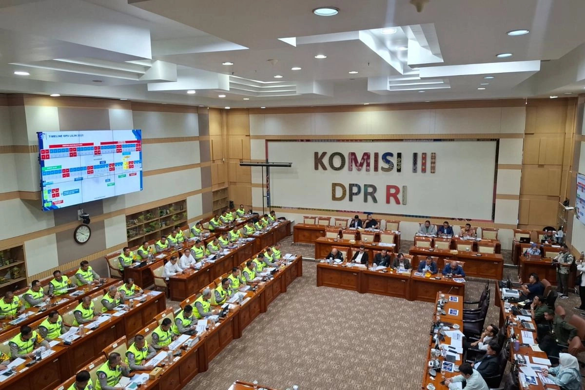 Komisi III Singgung Kakorlantas Harus Bintang 3, Polantas Tepuk Tangan Riuh