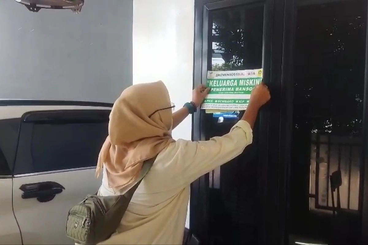 Stiker ''Keluarga Miskin'': Antara Masalah Data dan Kesadaran Sosial Penerima Bansos