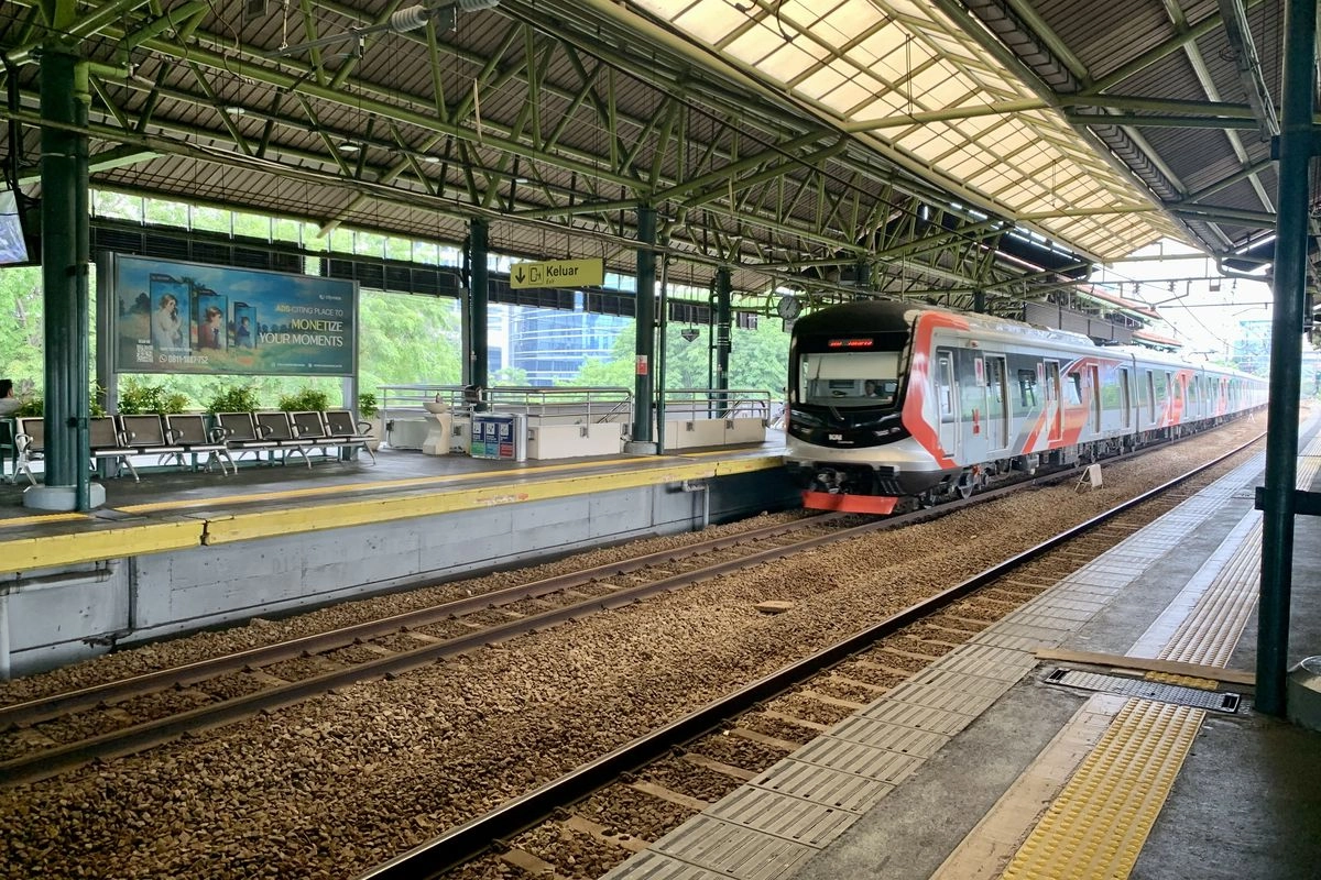Mengapa KRL Tidak Berhenti di Stasiun Gambir?