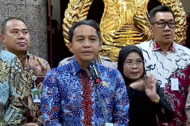 Menhut Raja Juli Janji Evaluasi Total Tata Kelola Hutan Usai Banjir Beruntun di Sumatera
