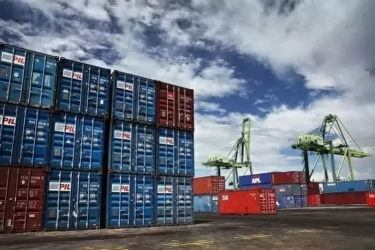 Impor Oktober 2025 Melambat, BPS Soroti Anjloknya Sektor Migas dan Bahan Baku
