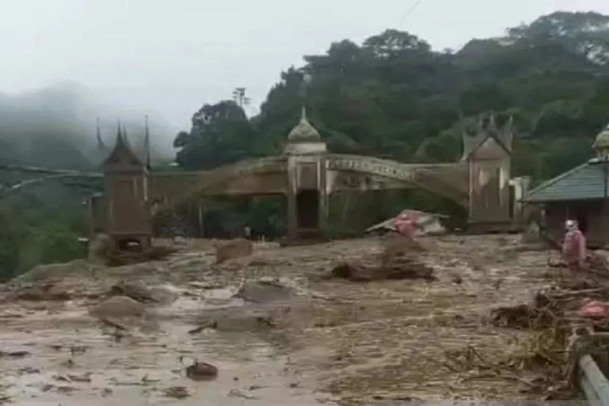 Anggota DPR Dapati Instalasi PDAM di Padang Lumpuh Usai Banjir