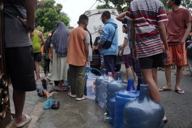 Dompet Dhuafa Kirim 10.000 Liter Air Bersih untuk Korban Banjir Medan