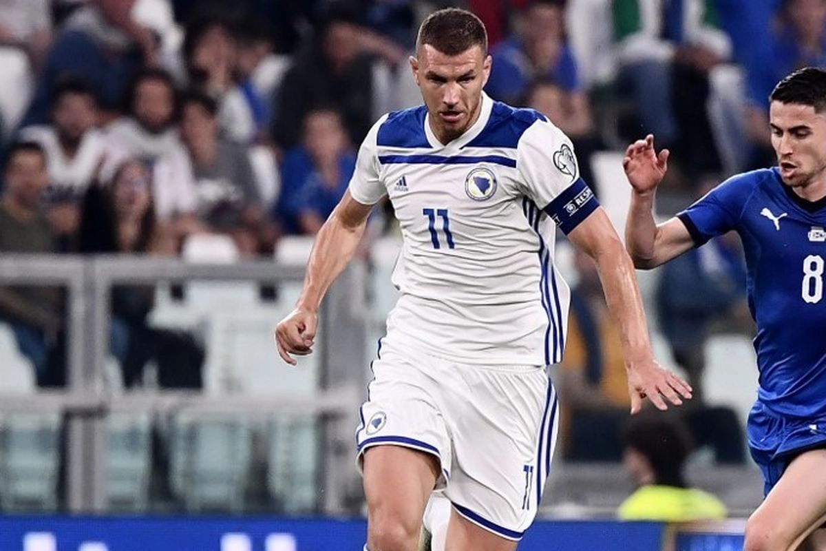 Edin Dzeko Diambang Sanksi Akibat Bicara dengan Fans, Ini Kata-katanya
