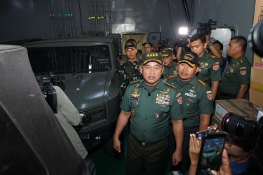 KSAD Berangkatkan Kapal ADRI, Kirim Bantuan ke Tiga Lokasi Bencana Sumatera