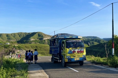 Liburan Keliling Pulau Sumba, Berapa Bujet Sewa Kendaraannya?