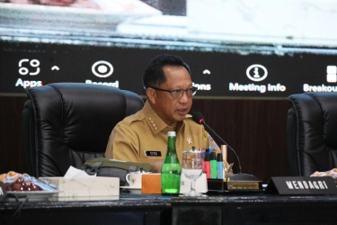 Prabowo ke Korban Banjir di Padang: Kalian Suka Enggak kalau Saya Sikat Itu Maling Semua?