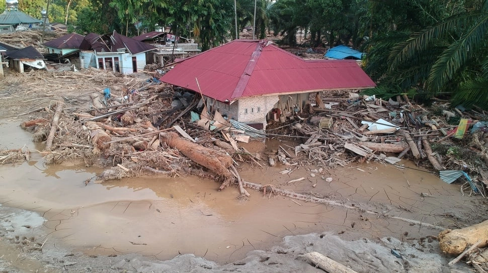 Bahlil Perintahkan Kader Golkar Turun Langsung ke Lokasi Bencana Aceh, Sumut, dan Sumbar