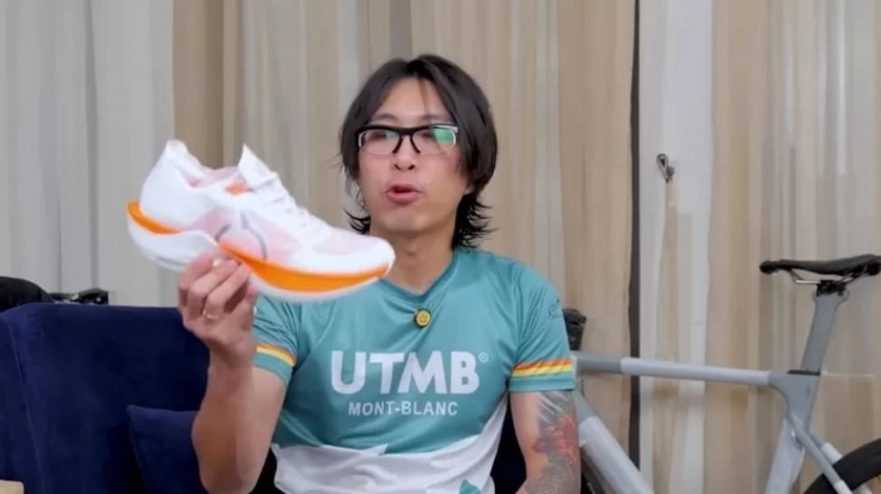 Nggak Perlu Jutaan! Ini 5 Sepatu Lari Terbaik Versi Dokter Tirta untuk Pemula