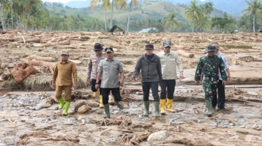 Wamendagri Bima Tinjau Lokasi Banjir di Solok, Pastikan Pendataan Akurat dan Pemulihan Cepat