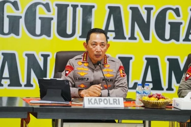 Kapolri dan Ketua Bhayangkari Tinjau Udara Banjir Sumut, Pastikan Percepatan Bantuan untuk Warga