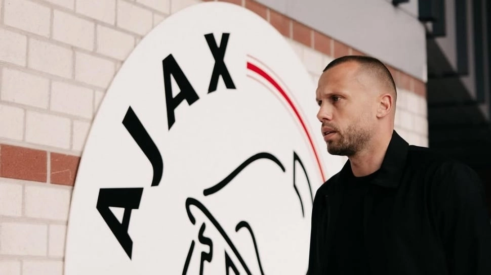 Beri Kode Keras, John Heitinga Follow Timnas Indonesia Jelang Penentuan Pelatih Baru