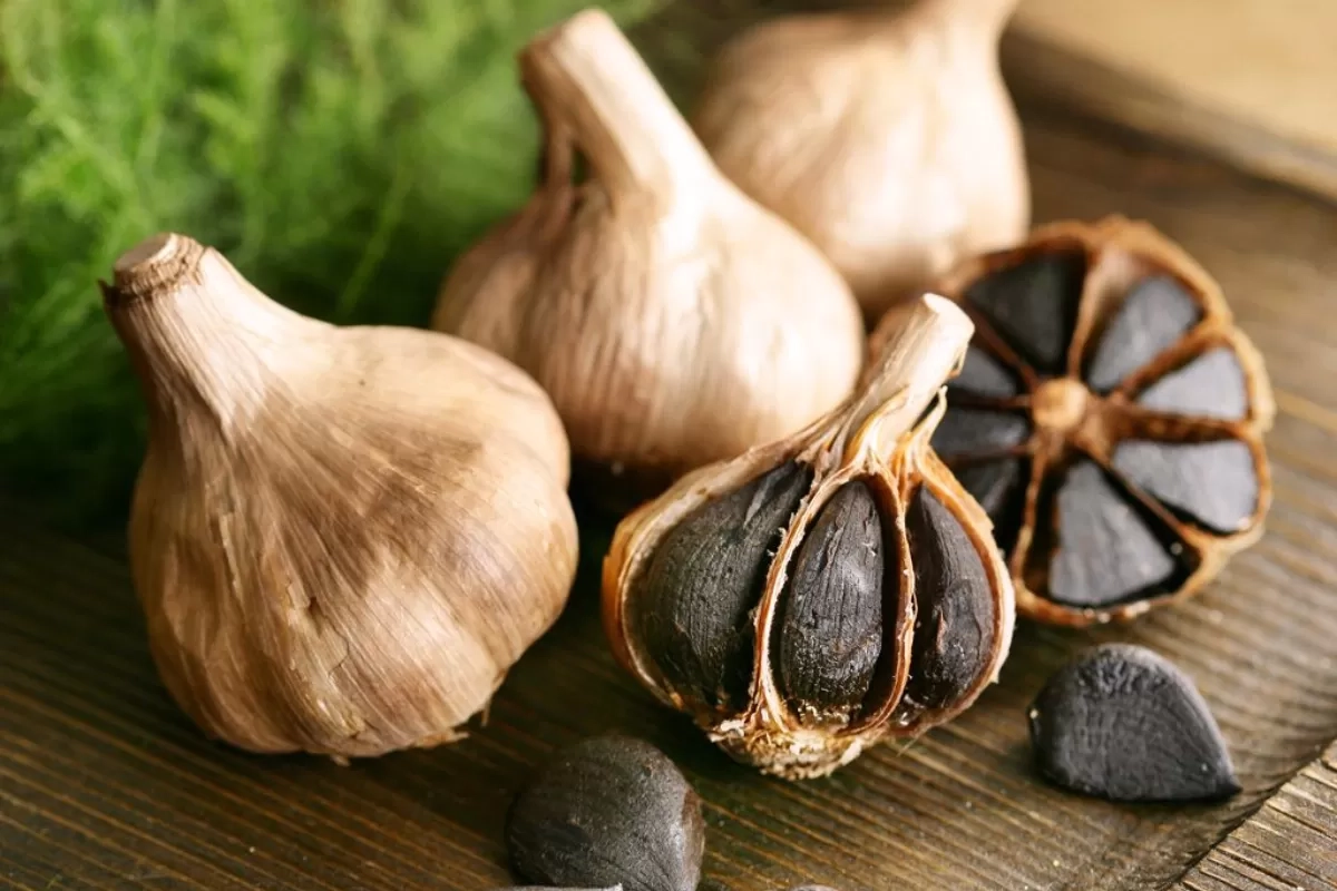 Tenang, Itu Bukan Busuk! Ini Dia Sejumlah Manfaat di Balik Gelapnya Warna Black Garlic untuk Kesehatan