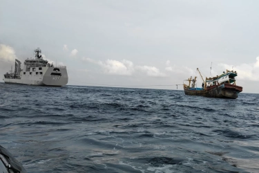 TNI AL Kirim Kapal Tanker, Pasok Bahan Bakar untuk Warga di Daerah Terdampak Bencana Sumatera