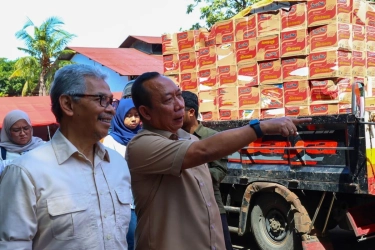 Kementrans Kirim 8 Truk Bantuan untuk Korban Banjir Sumatera lewat BNPB