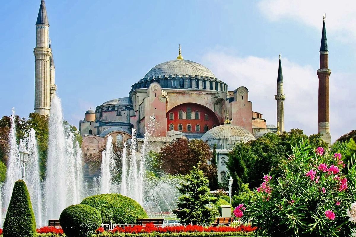 Perjalanan Hagia Sophia, dari Katedral, Situs Warisan Dunia, hingga Masjid