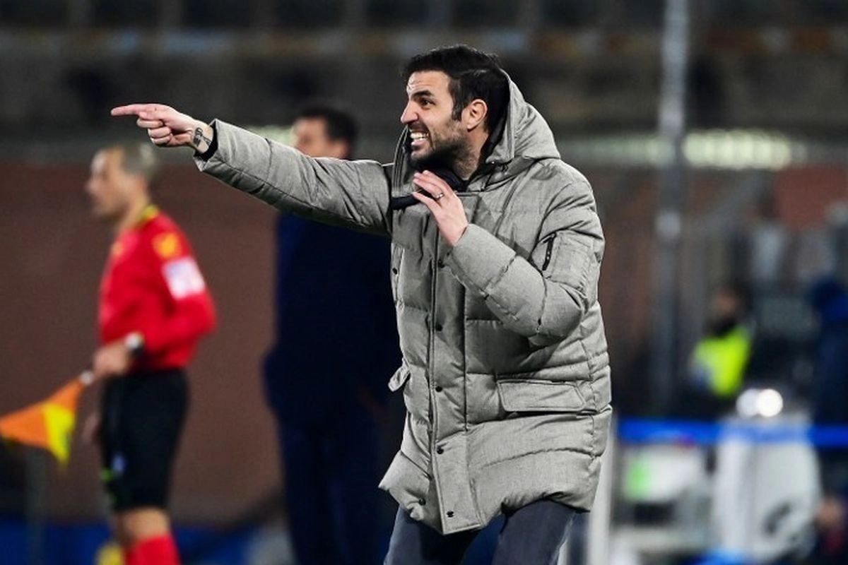 Prediksi Media Italia: Cesc Fabregas Latih Barcelona atau Man City