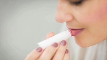 5 Lip Balm SPF 30+ untuk Bibir Lembap dan Terlindungi Maksimal di Luar Ruangan
