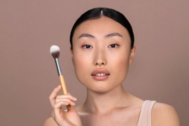 10 Tren Makeup 2025, dari Toasted Makeup hingga Ghost Lashes