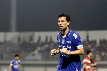 Saat Laga Persib Vs Borneo FC Diwarnai Ketegangan Thom Haye dan Beckham Putra