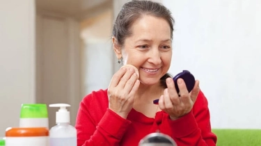 8 Bedak Translucent untuk Usia 50-an, Wajah Jadi Flawless dan Natural