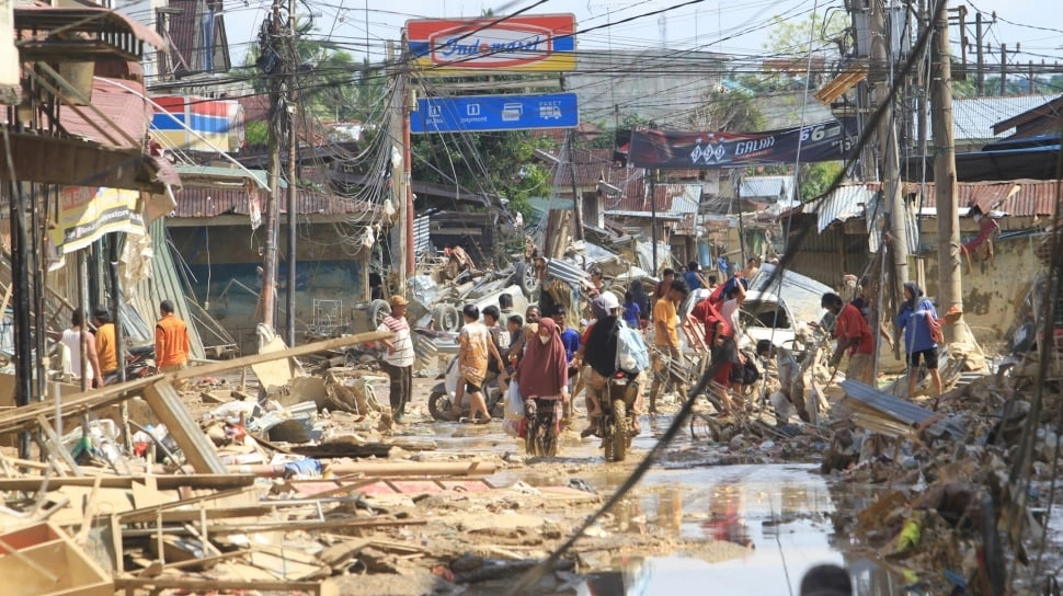 Menteri Bahlil Kerahkan Pasukan ESDM dan ERT Bangun Dapur Umum di Sumatera - Aceh