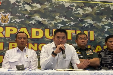 Akses Darat Belum Pulih, Pemerintah Kirim Genset ke RS Takengon Pakai Helikopter BNPB