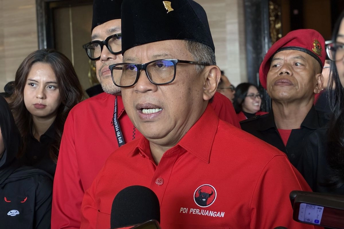 Hasto Soroti Bantuan Bencana Dijadikan Komoditas Elektoral