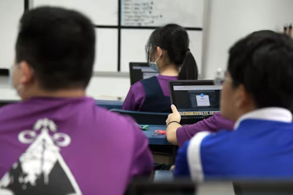 Singapura Larang Pelajar Pakai HP dan Smartwatch Selama Sekolah