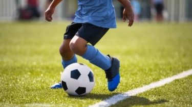 5 Rekomendasi Sepatu Bola Lokal yang Bisa Buat Mini Soccer, Mulai Rp300 Ribuan