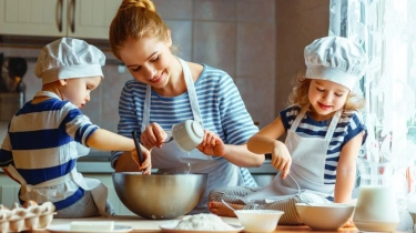 Dapur Jadi Ruang Kelas: Cara Efektif Ajarkan Gizi pada Anak Melalui Memasak