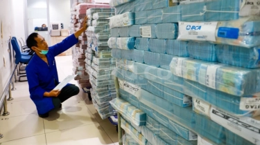 Rupiah Berotot Tundukan Dolar AS di Level Rp 16.674 Hari Ini