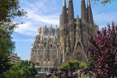 Mengintip Gereja Ikonik Barcelona yang Belum Rampung Dibangun Selama 140 Tahun