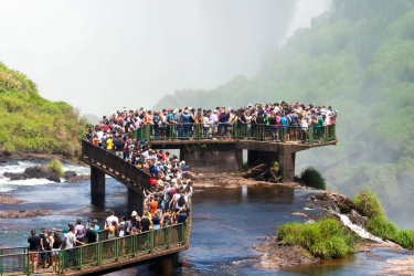 Terlalu Ramai, 8 Destinasi Wisata Ini Direkomendasikan Tidak Dikunjungi Tahun 2026