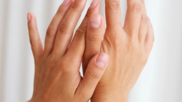 6 Body Lotion untuk Mencerahkan Kulit Belang Buat yang Sering Motoran