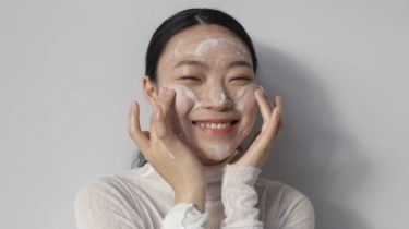 6 Sabun Cuci Muka Mengandung Probiotik dan Prebiotik untuk Skin Barrier